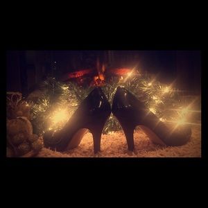 Black Nine West heels!!!